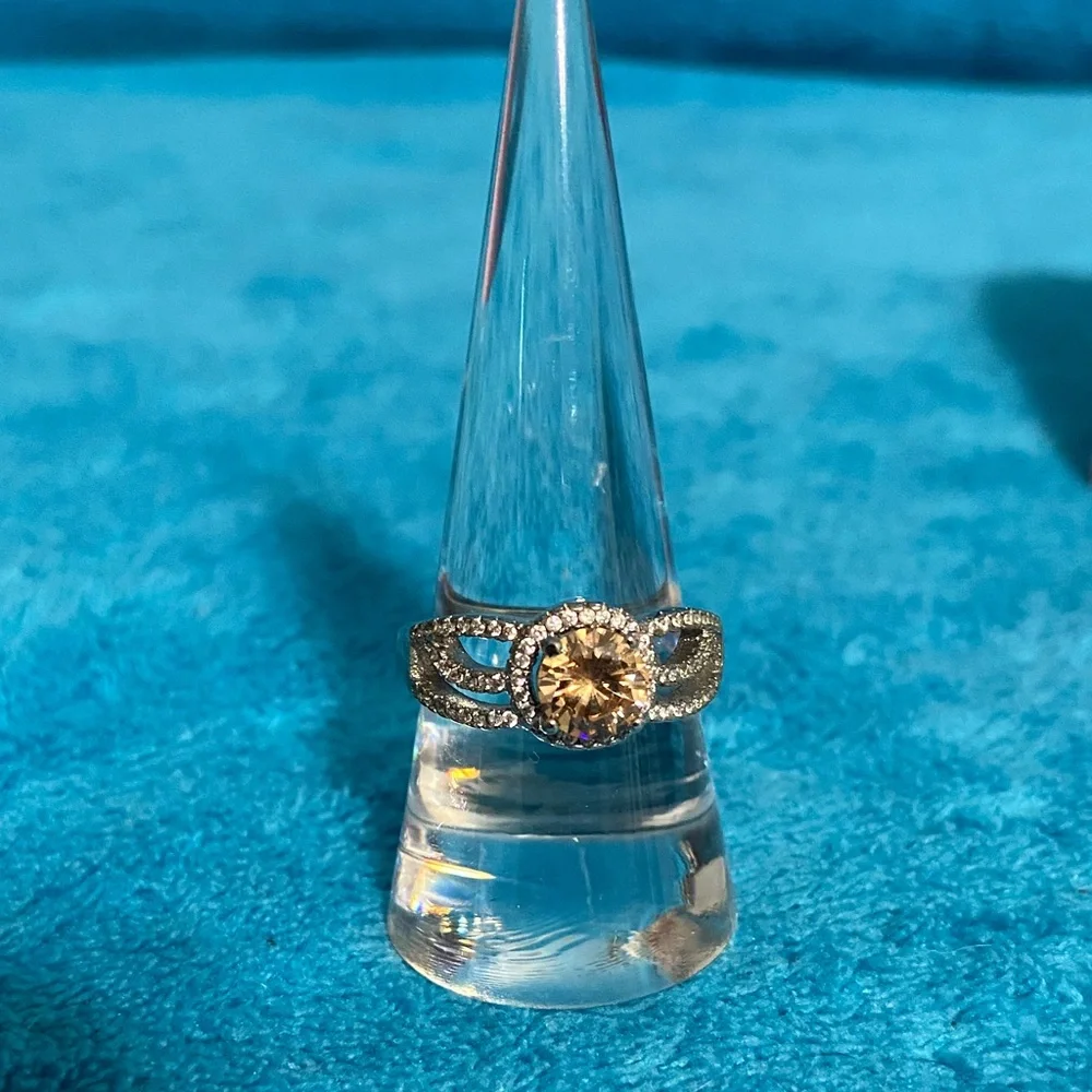 Elegant Gold and Silver Women's Ring